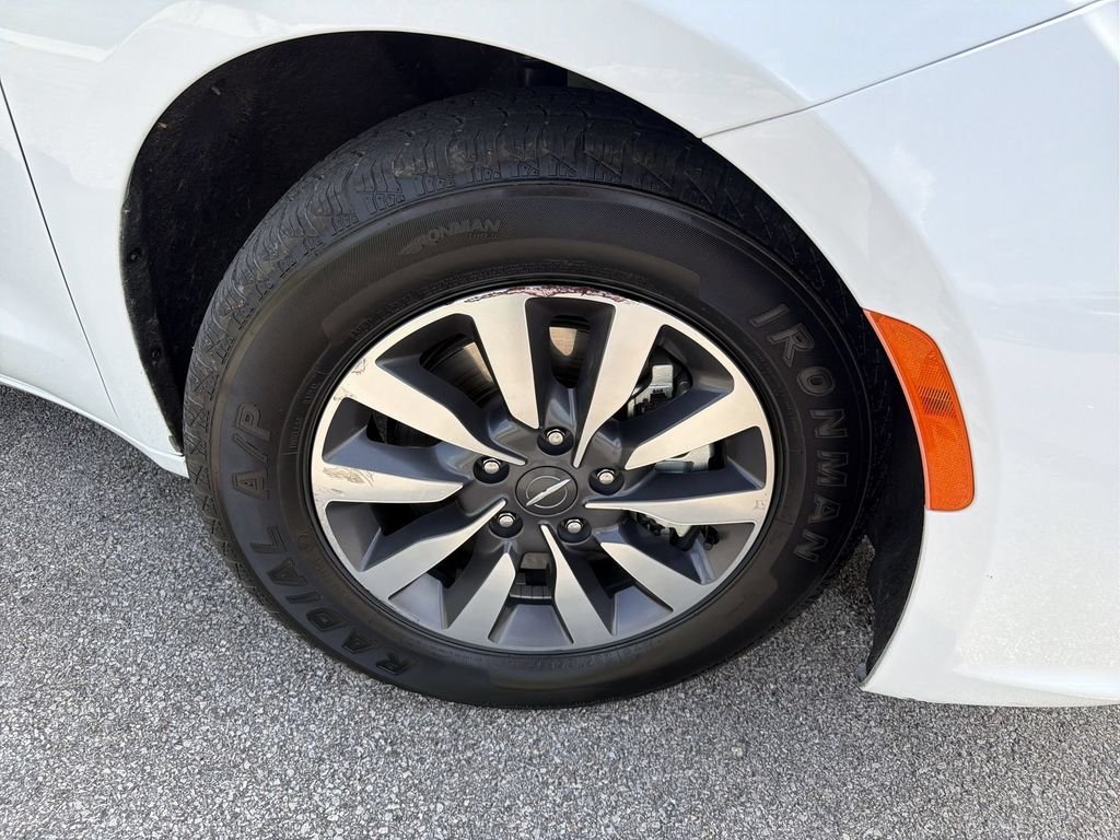 Used 2023 White Chrysler Touring L image 19