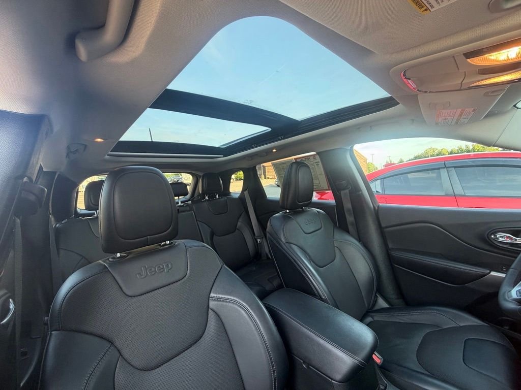 Used 2022 Bright White Clearcoat Jeep Latitude Lux image 45