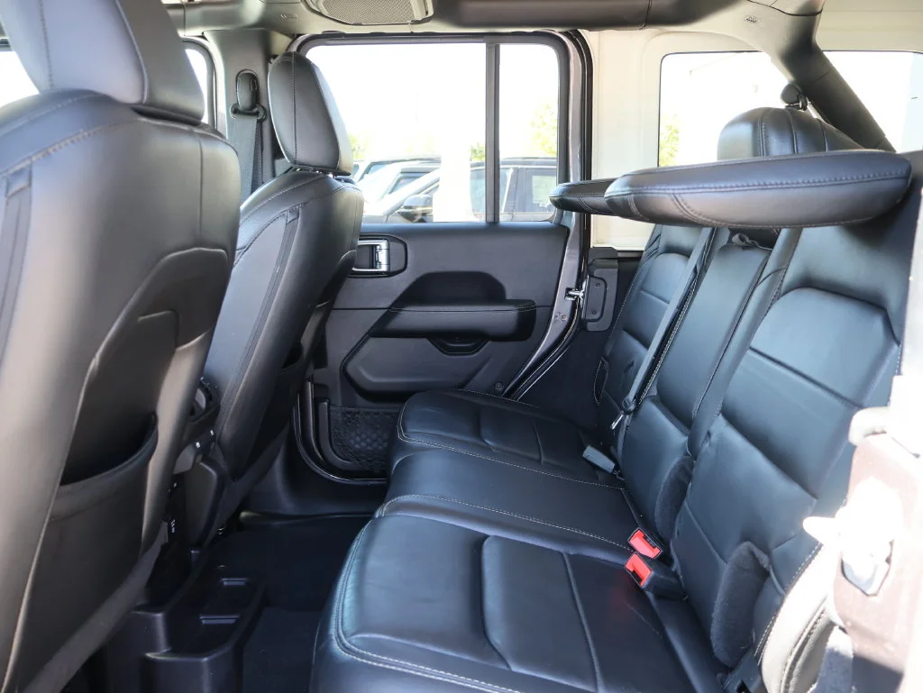Used 2018 Gray Jeep Unlimited Sahara image 16