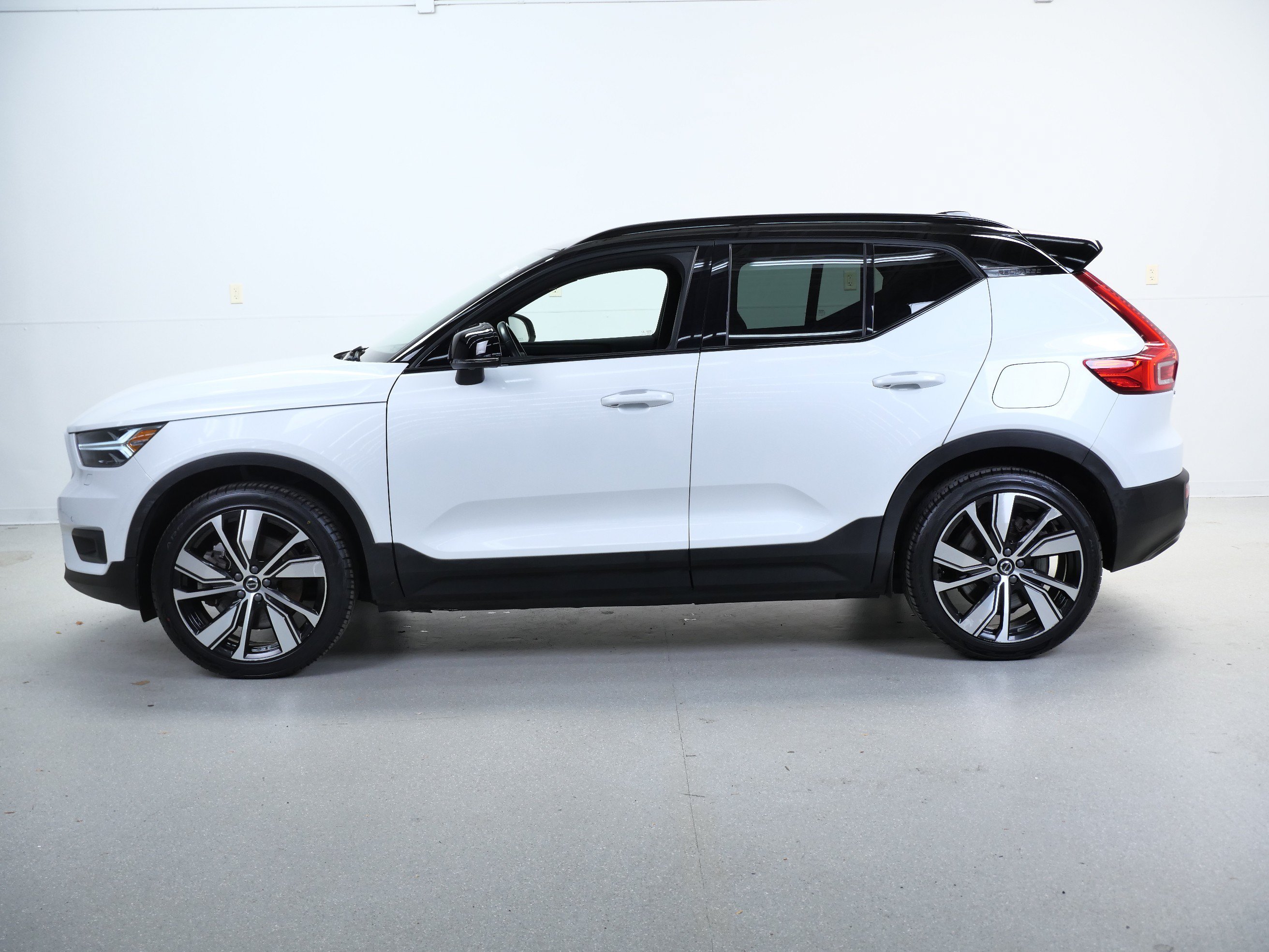 Used 2021 Crystal White Metallic Volvo Recharge P8 eAWD Pure Electric image 10