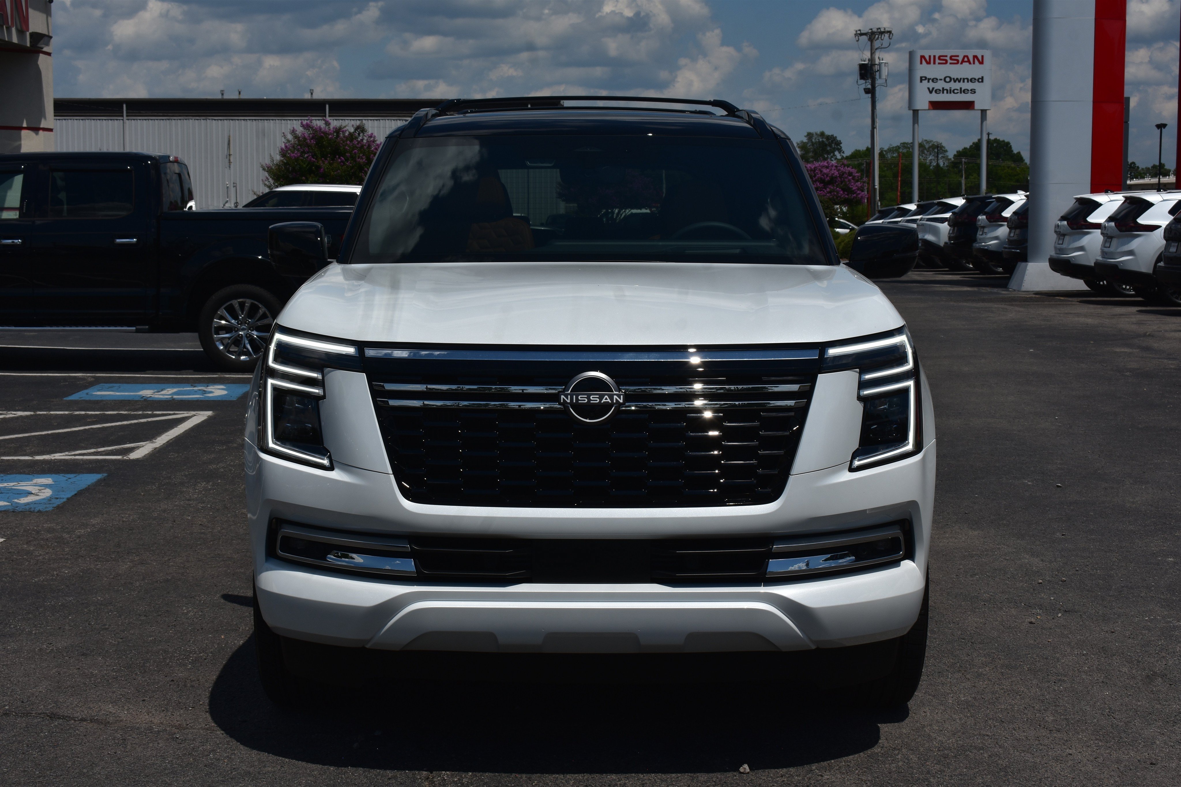 New 2026 Everest White TriCoat / Super Black Two-tone Nissan Platinum Reserve image 2