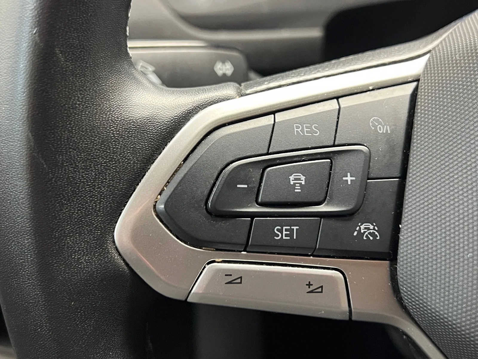 Used 2024 Platinum Gray Metallic (2r2r) Volkswagen Wolfsburg Edition 4Motion image 12