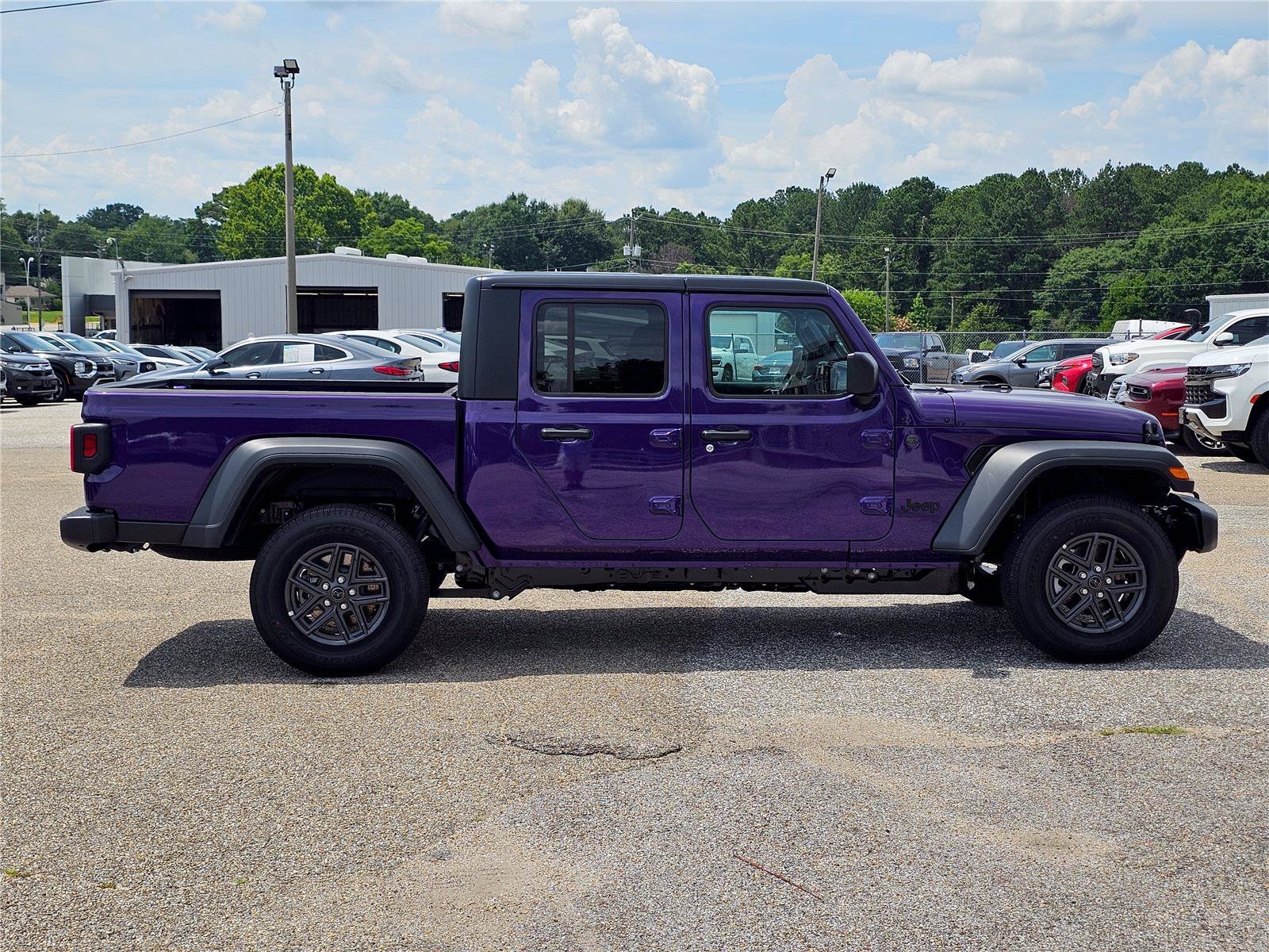 New 2026 Reign Jeep Sport S image 8