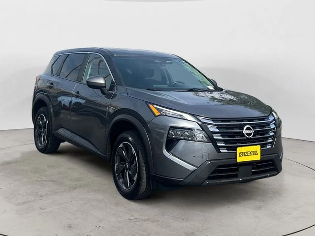 Used 2025 Gray Nissan SV image 3