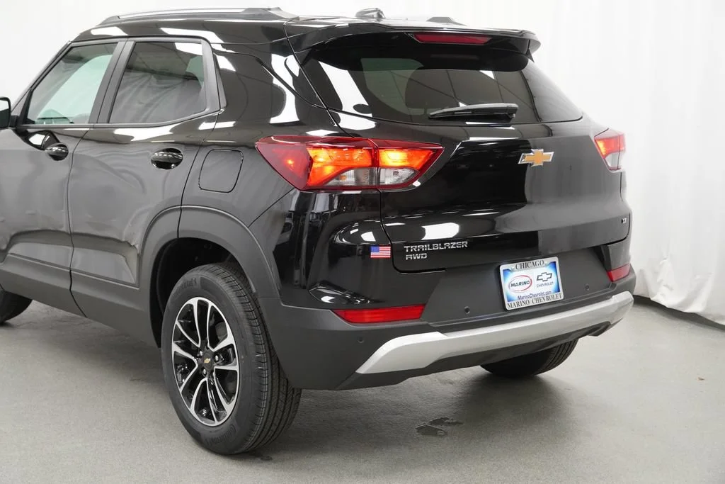 New 2026 Mosaic Black Metallic Chevrolet LT image 37