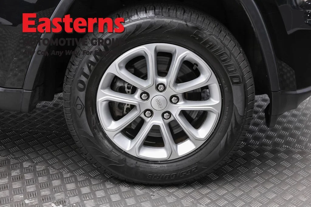 Used 2021 Black Jeep Laredo E image 32