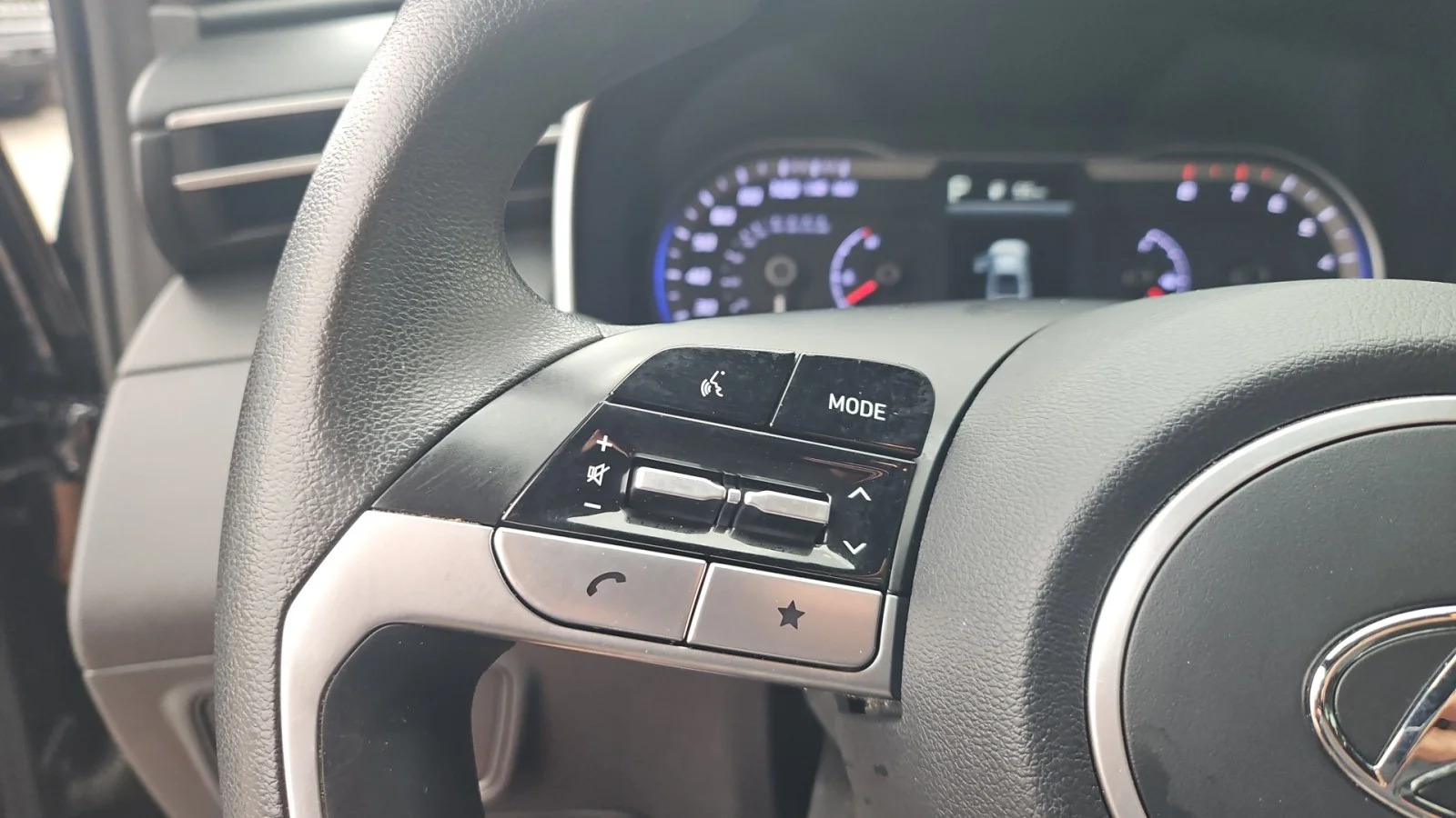 Used 2023 Black Hyundai SEL image 17