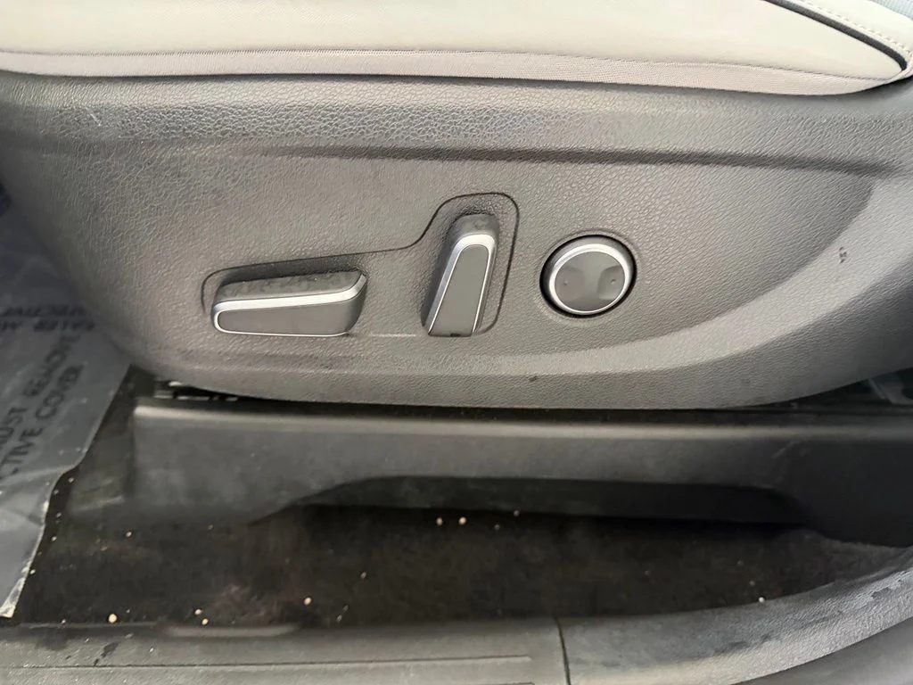 Used 2024 White Hyundai SEL image 36