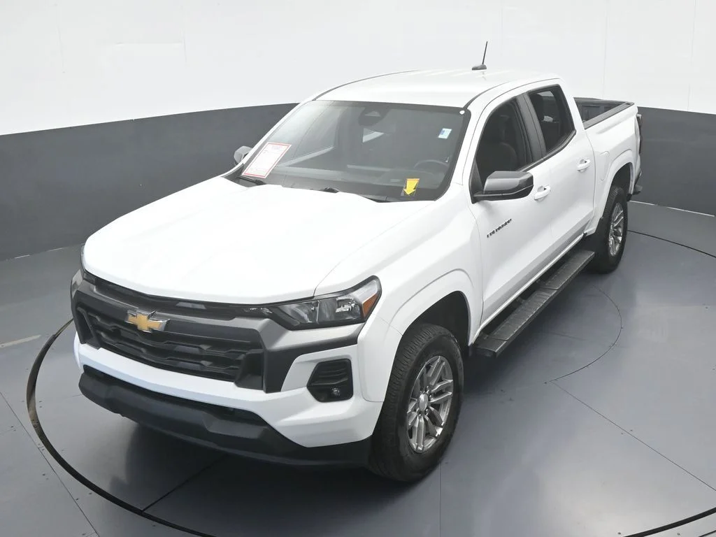 Used 2023 Summit White Chevrolet LT image 40