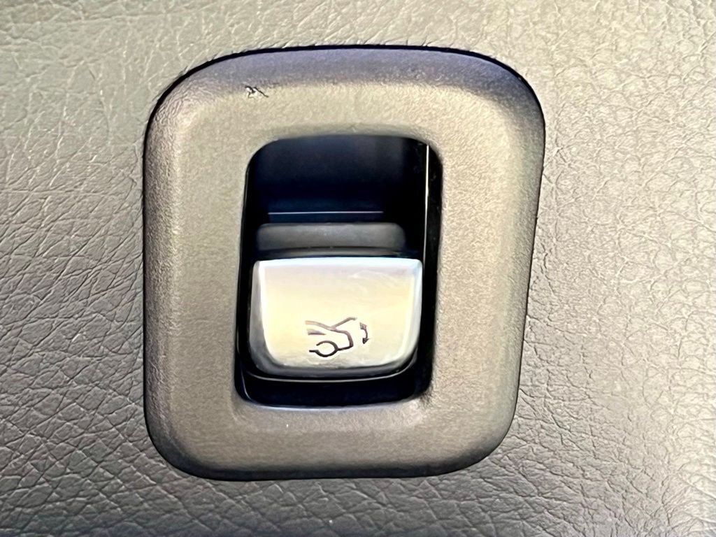 Certified Used 2022 Black Mercedes-Benz GLC 300 image 32