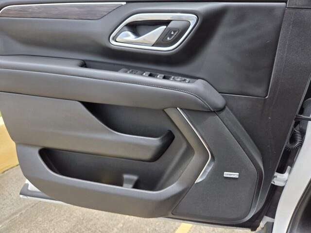 Used 2024 Iridescent Pearl Tricoat Chevrolet LT image 23