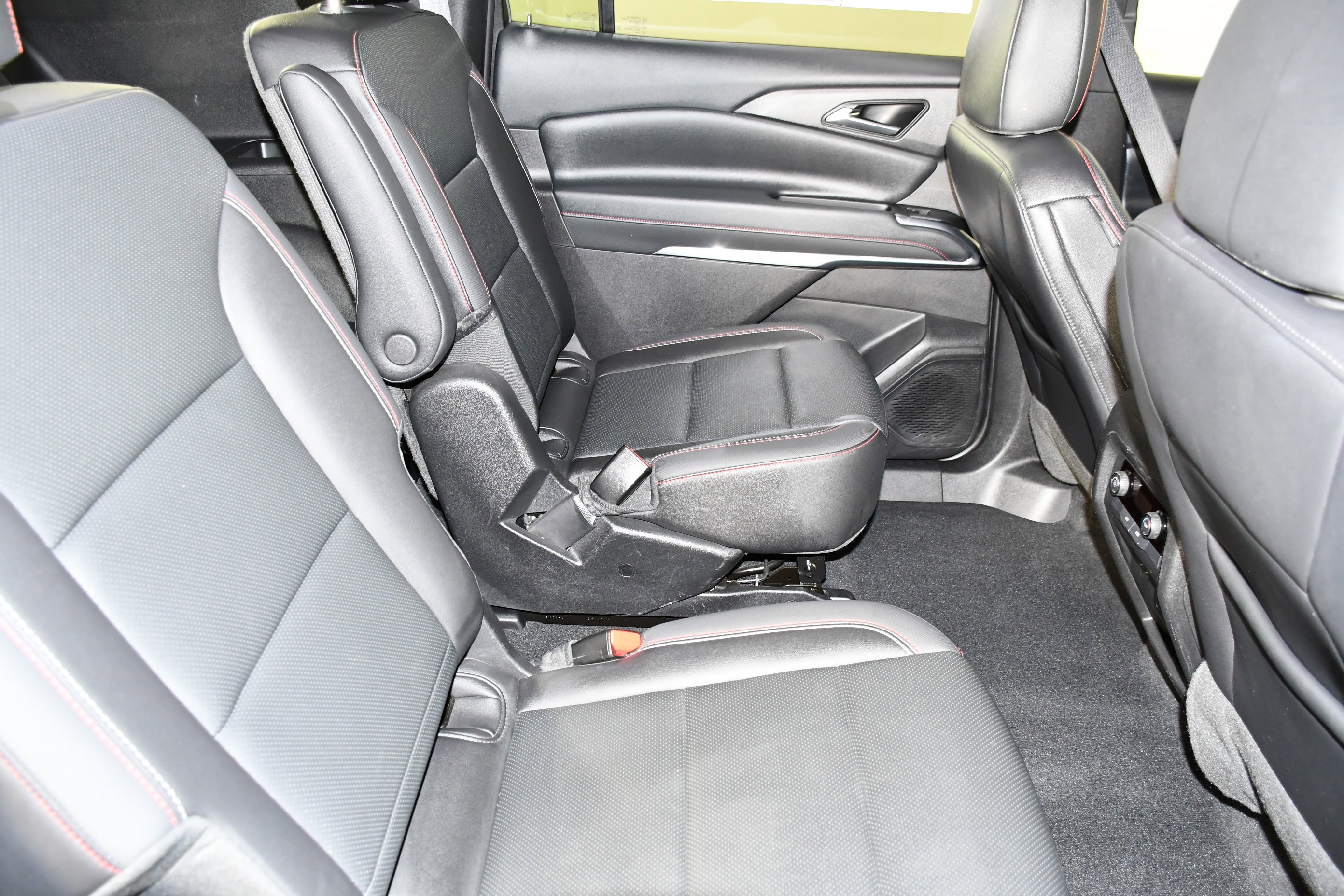 Used 2025 Sterling Gray Metallic Chevrolet AWD Z71 image 42