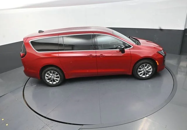 New 2027 Red Hot Pearl-Coat Exterior Paint Chrysler Select image 18