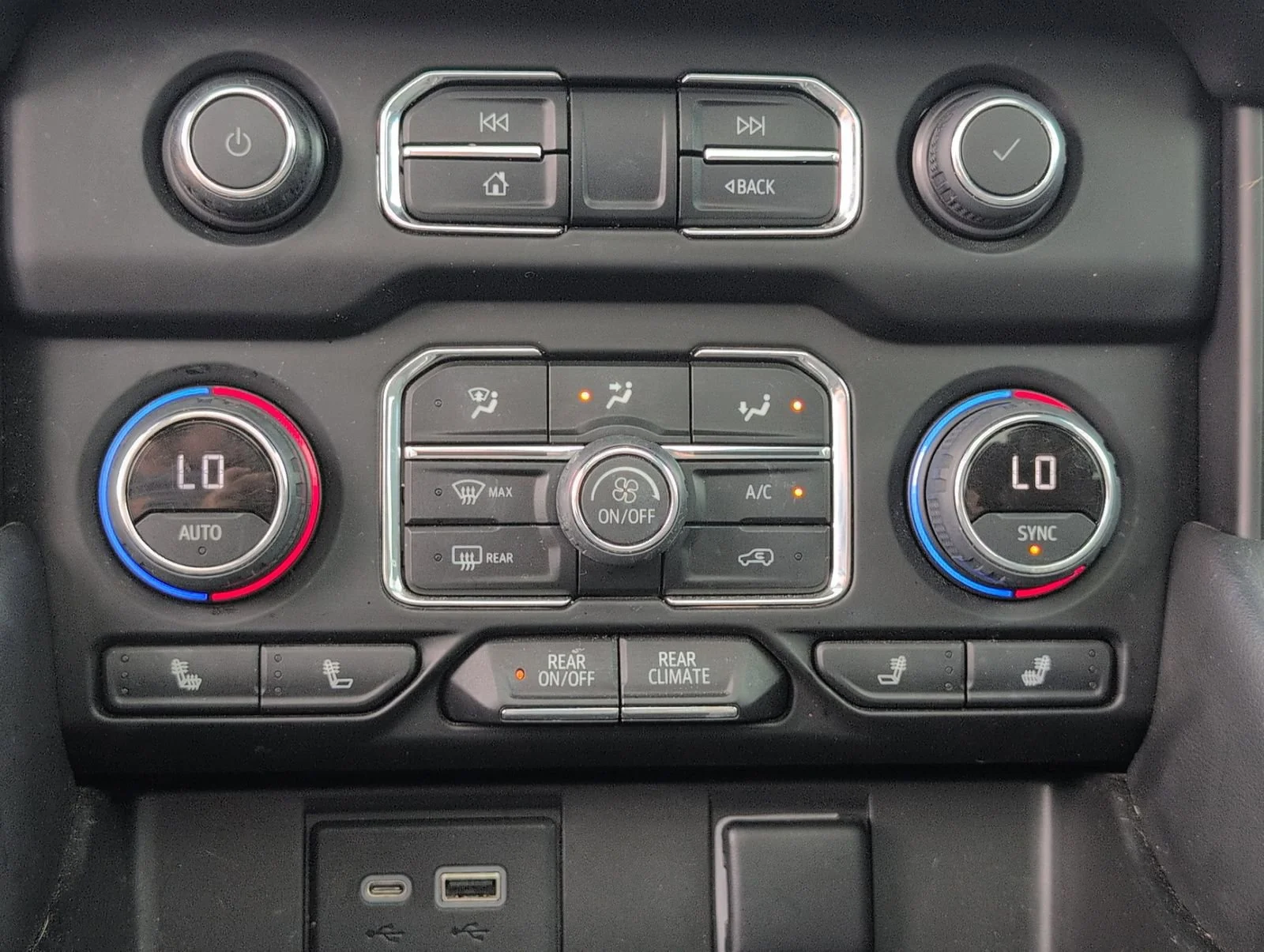 Used 2022 Black Chevrolet Z71 image 20