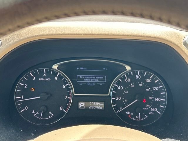 Used 2014 White Nissan Platinum image 26