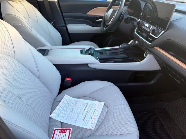 Used 2025  Toyota Platinum image 10