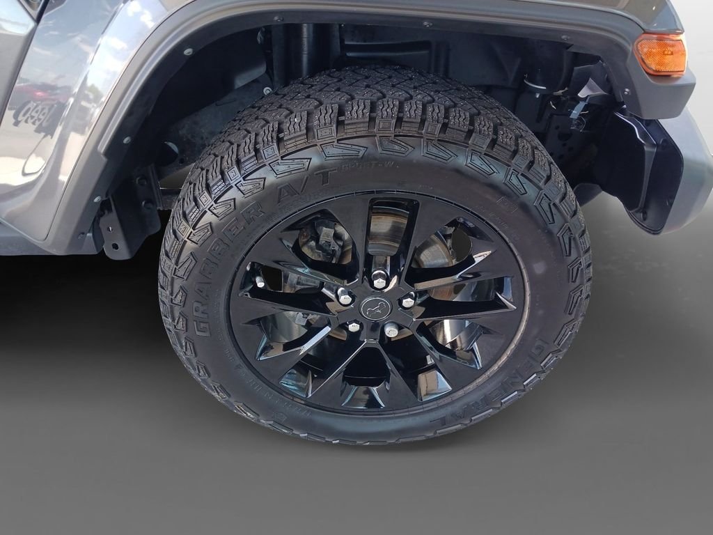 Used 2025 Gray Jeep Nighthawk image 15