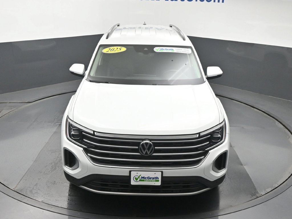 Used 2025 White Volkswagen 2.0T SE w/Technology image 27