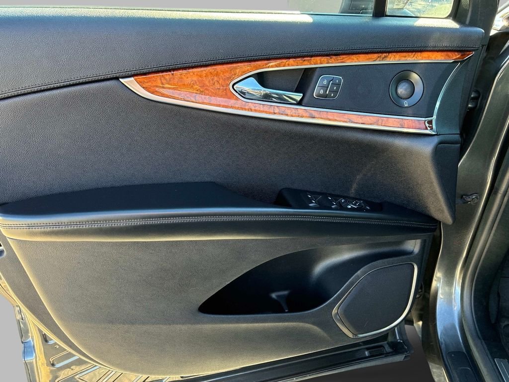 Used 2020 Gray Lincoln Reserve image 21