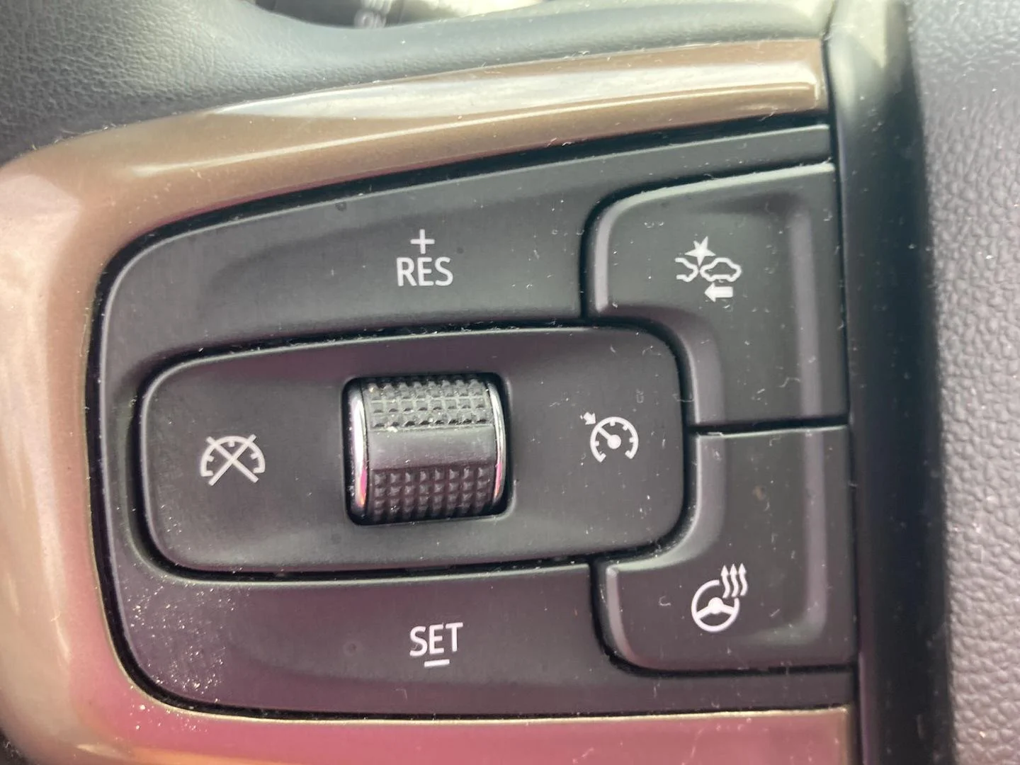 Used 2023 IRIDESCENT PEARL TRICOAT Chevrolet High Country image 17