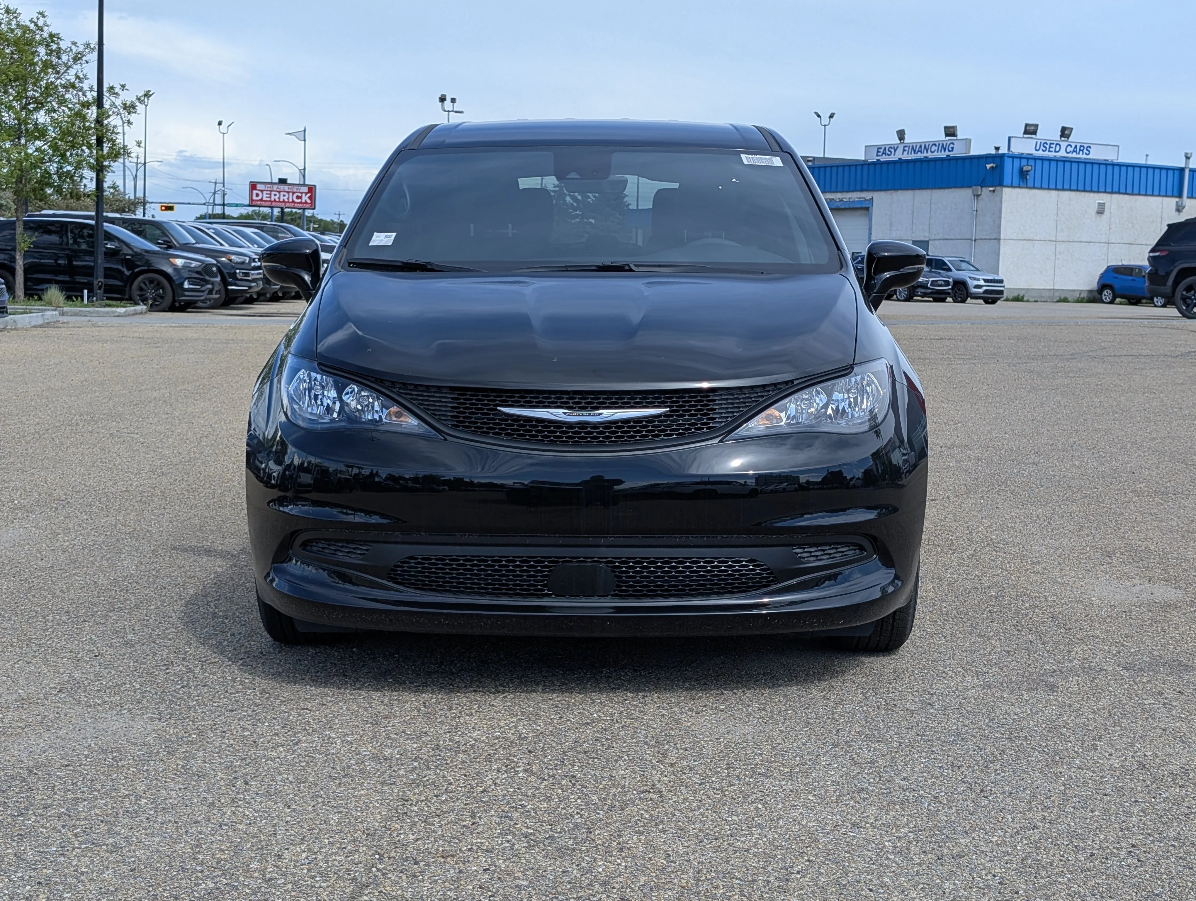 New 2026 Diamond Black Crystal Pearl Chrysler SXT image 9