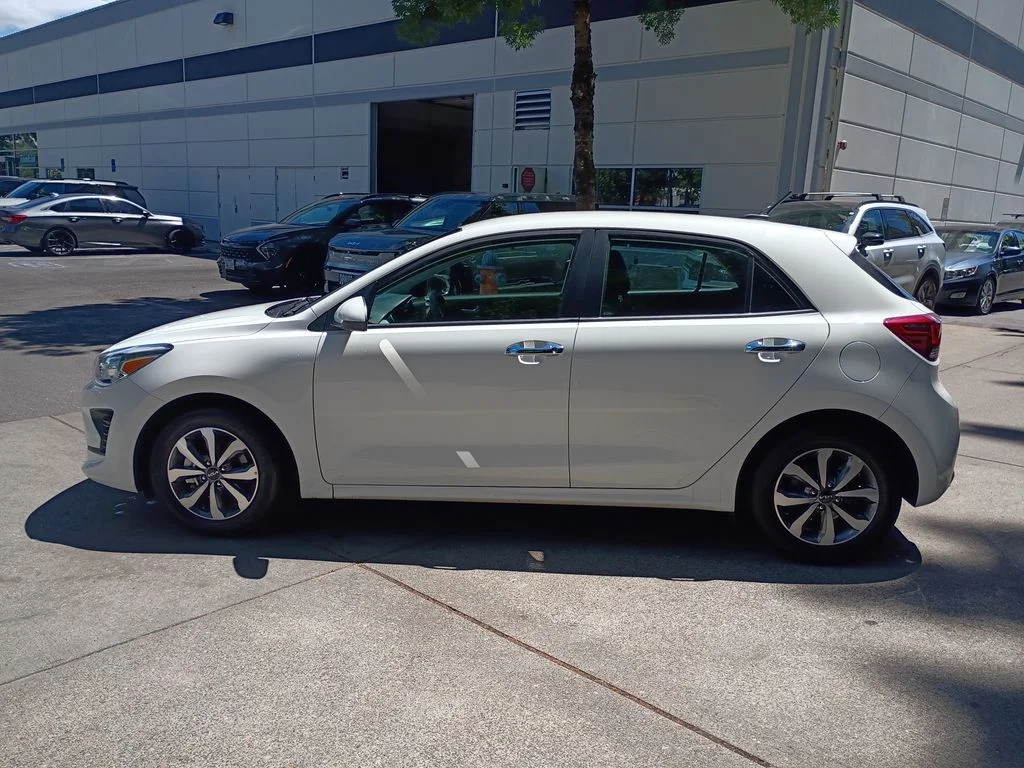 Used 2022 Clear White Kia S image 7