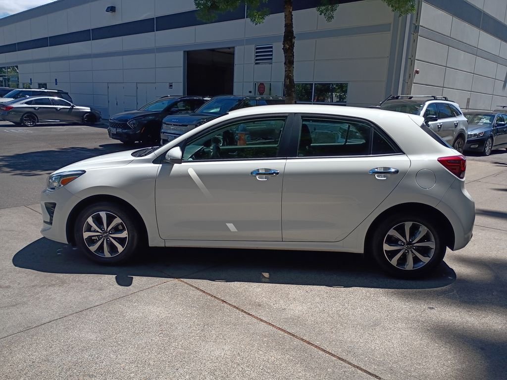 Used 2022 Clear White Kia S image 7