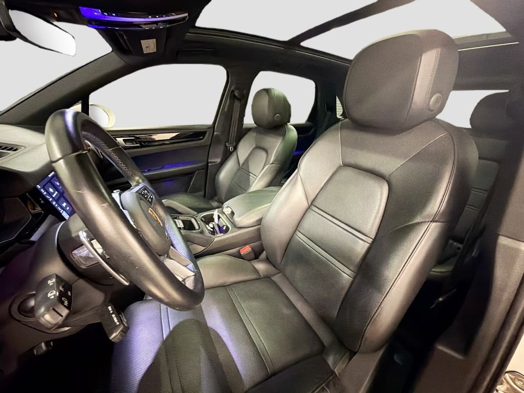Used 2020  Porsche  image 5
