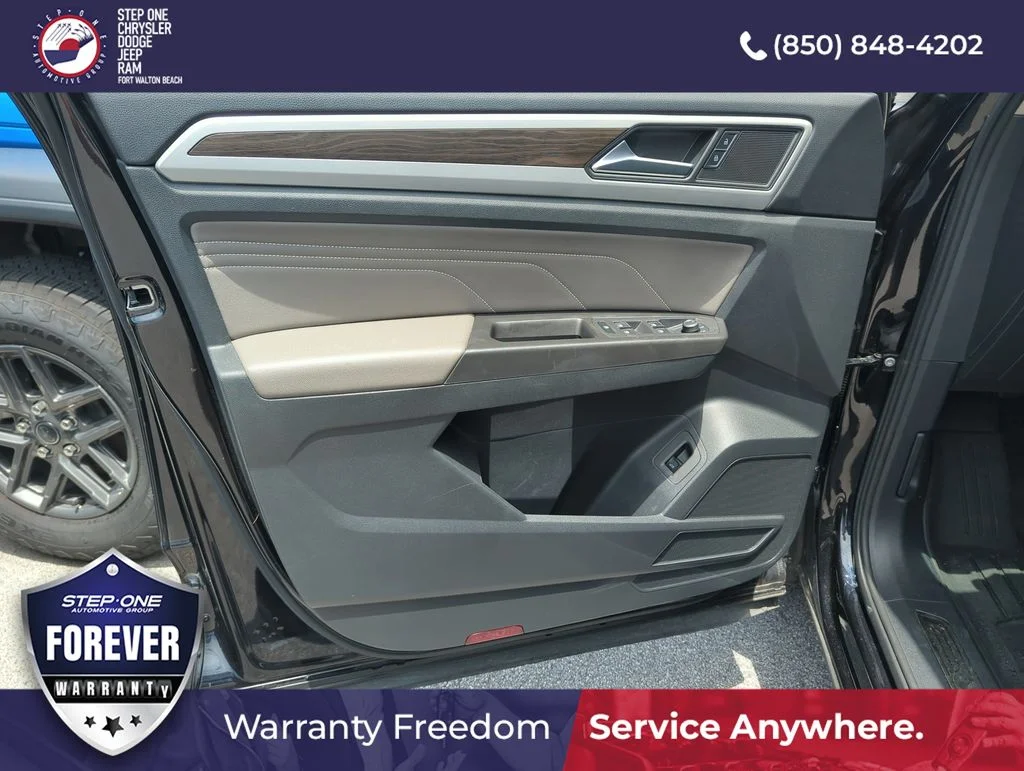 Used 2023 Black Volkswagen 3.6L V6 SE w/Technology image 17