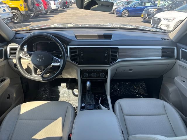 Used 2022 Deep Black Pearl Volkswagen 3.6L V6 SEL image 11