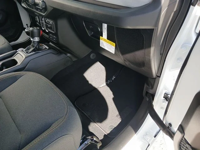 New 2026 Bright White Clear-Coat Exterior Paint Jeep Sport S image 29