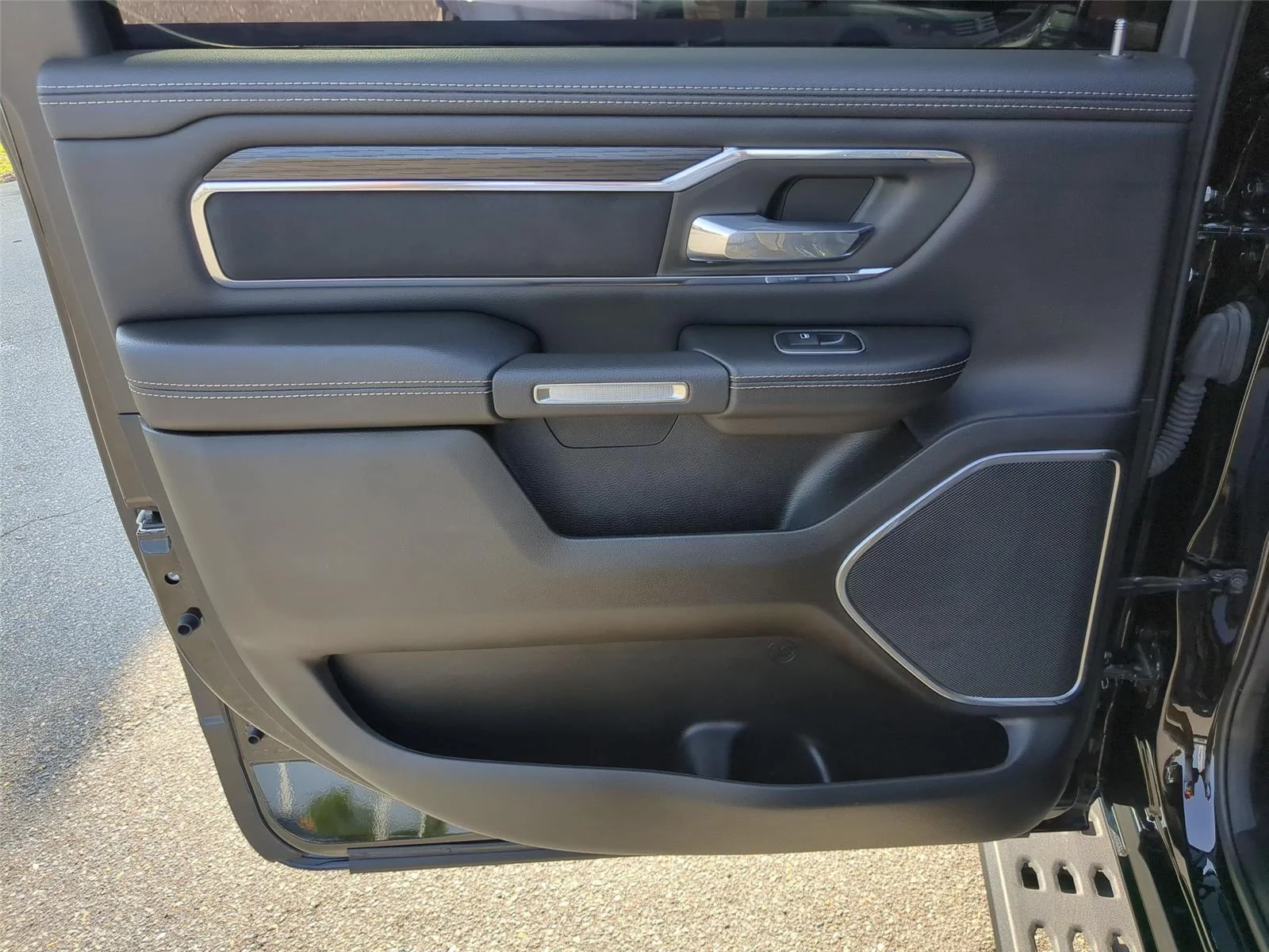 Used 2024  RAM TRUCK LARAM image 27
