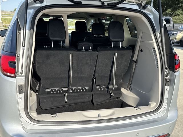 Used 2023 Silver Chrysler Touring L image 12