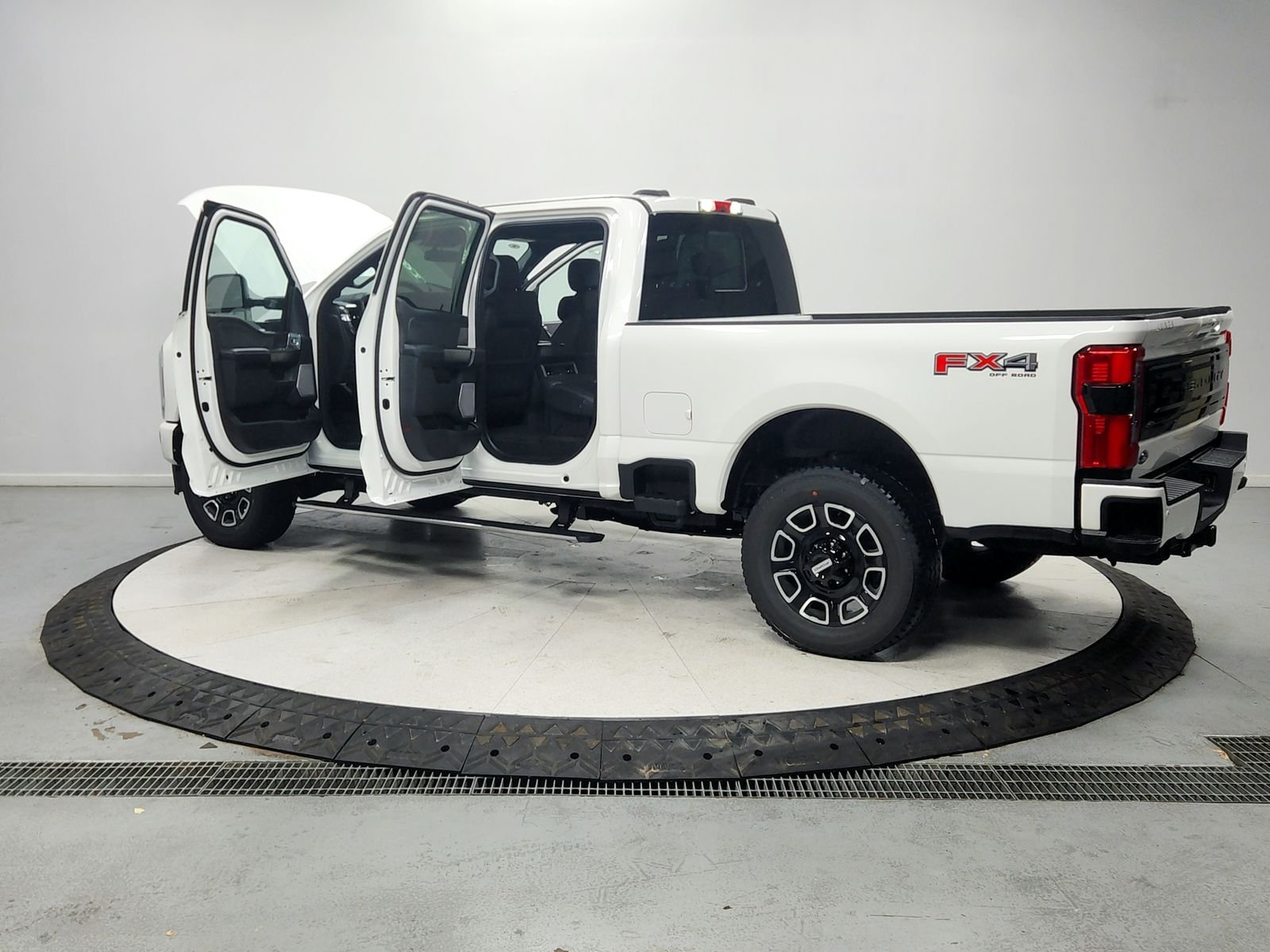 2026 Ford F-350 Super Duty Platinum - Photo 13