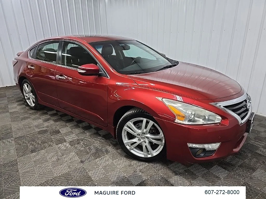 Used 2015 Red Nissan 3.5 SL image 7