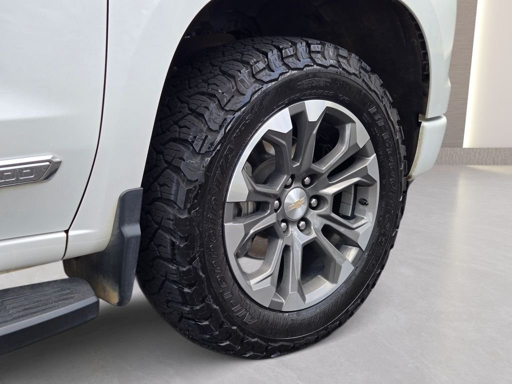 Used 2024 Beige Chevrolet High Country image 5