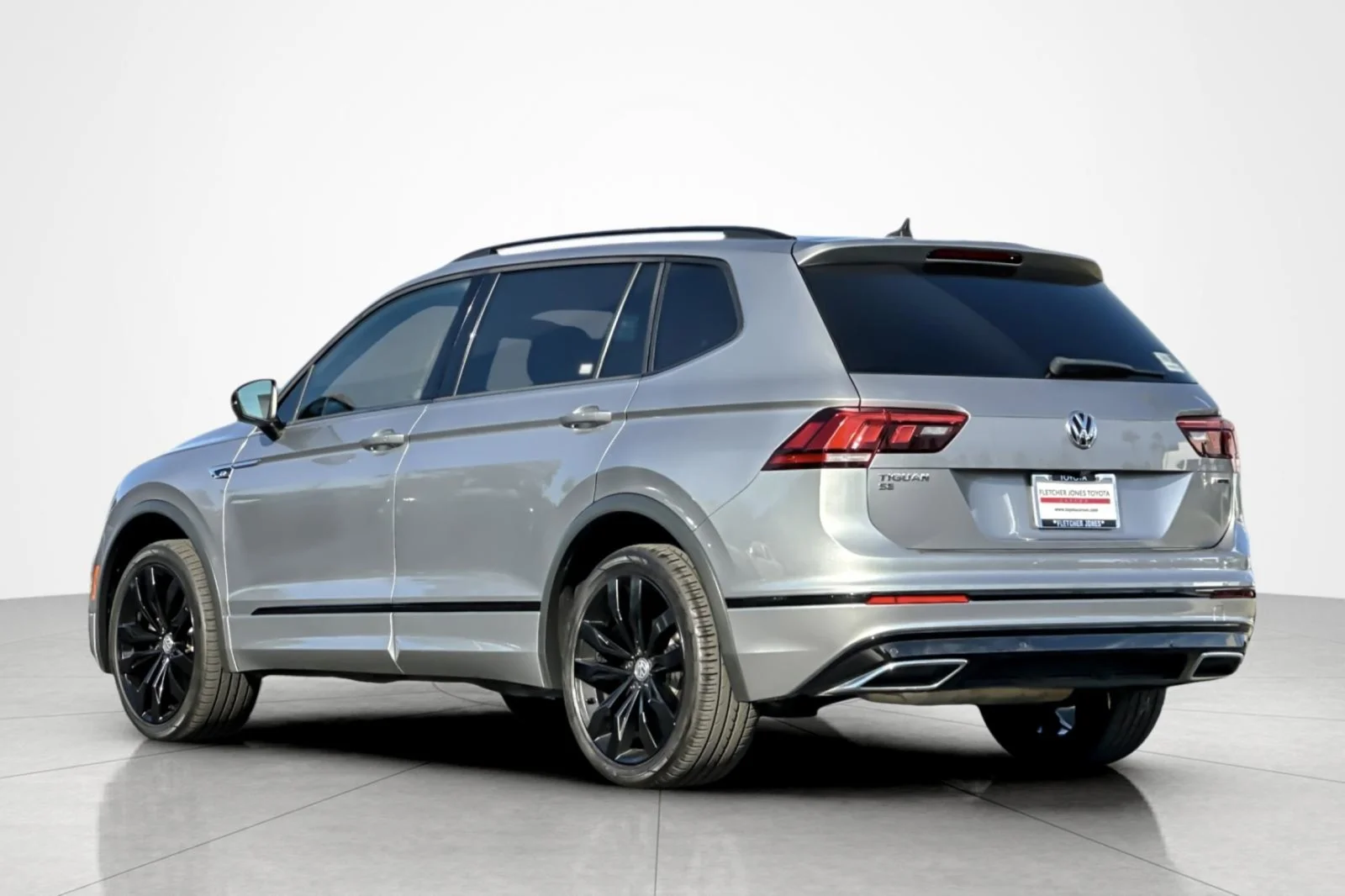 Used 2021 SILVER METALLIC Volkswagen SE R-Line Black image 3