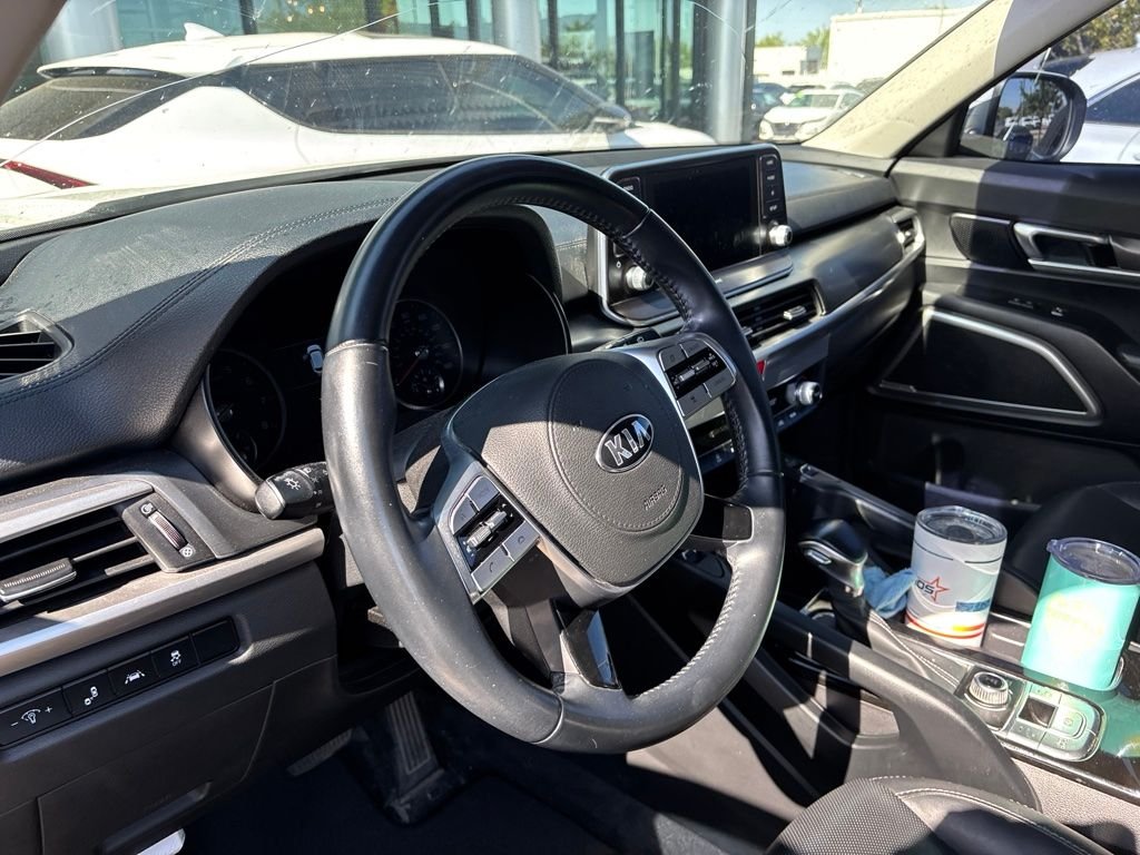 Used 2020 White Kia S image 18