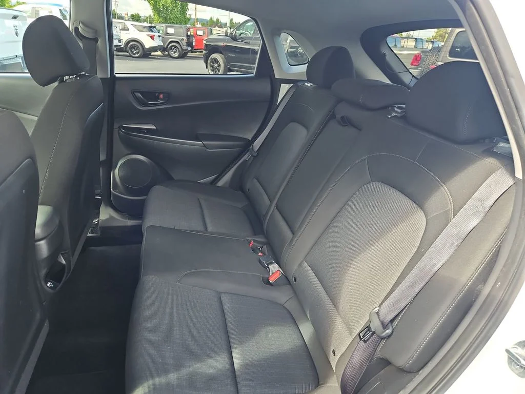 Used 2023 Lunar White Hyundai SEL image 23