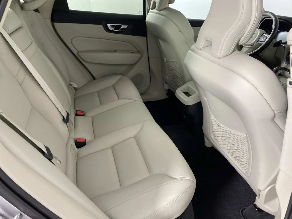Used 2019 Bright Silver Metallic Volvo T5 Momentum image 11