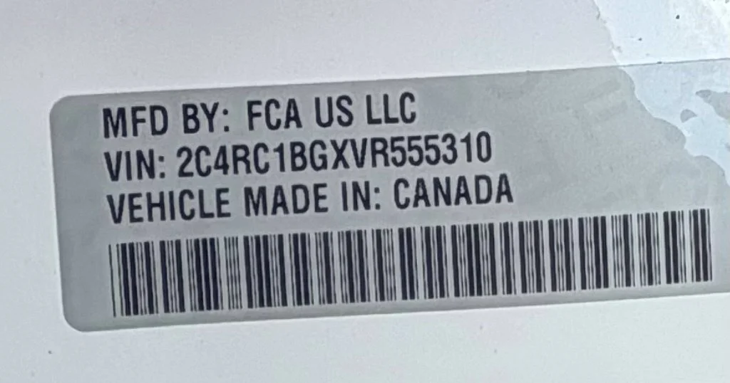 New 2027 Bright White Clear-Coat Paint Chrysler Select image 39
