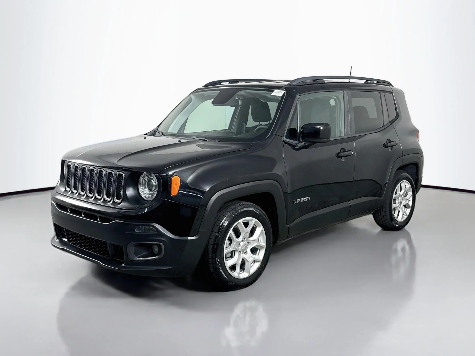 Used 2018 Black Jeep Latitude image 3