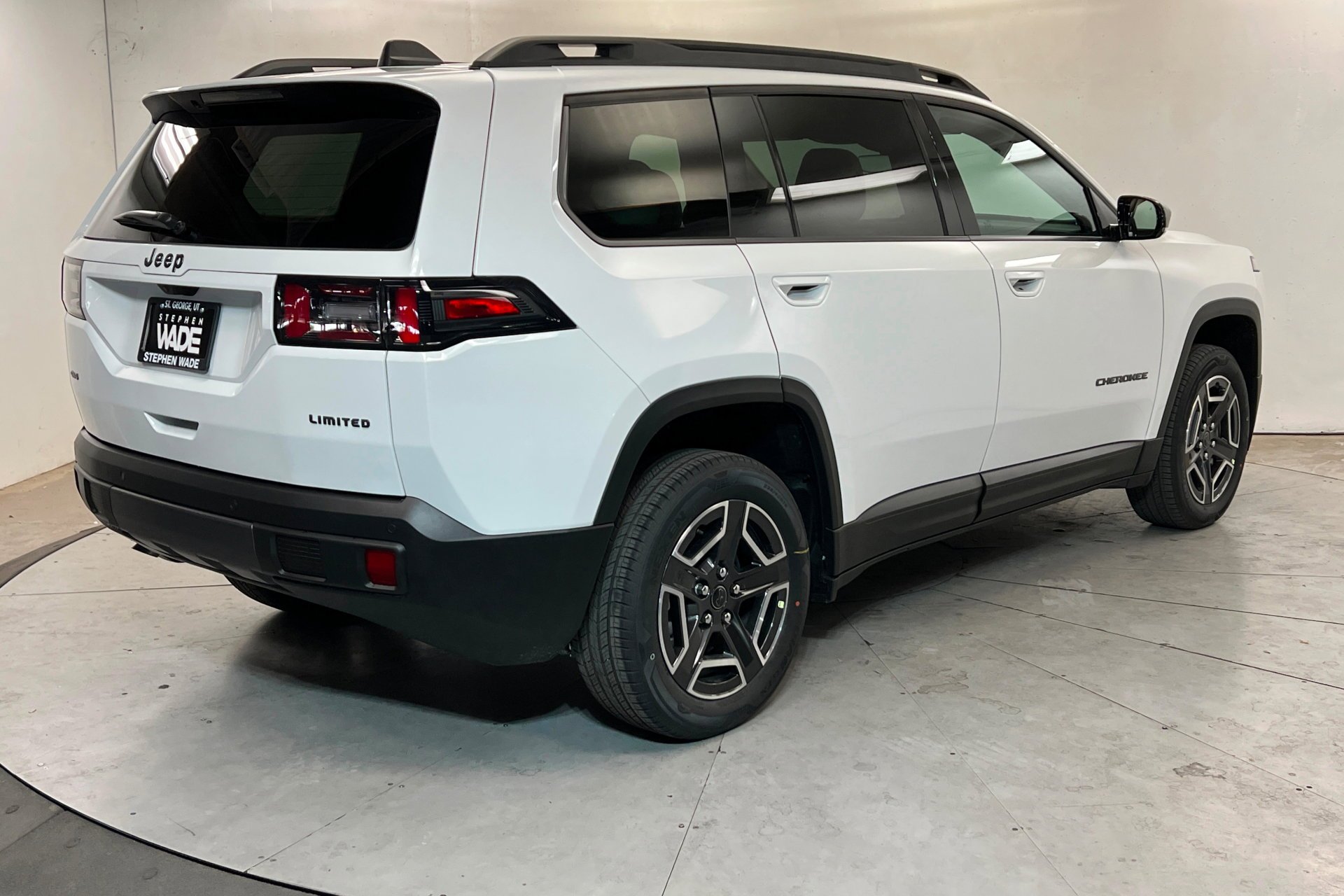 New 2026 Bright White Clear-Coat Exterior Paint Jeep Limited image 6