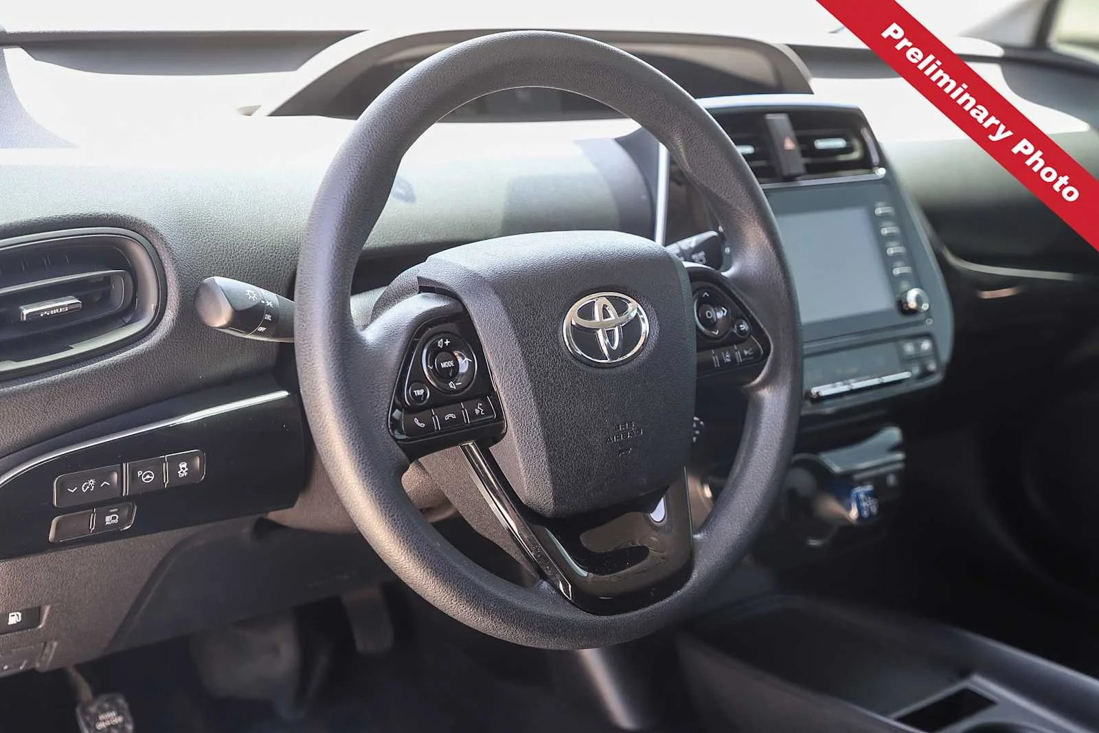 Used 2020 Super White Toyota LE image 16