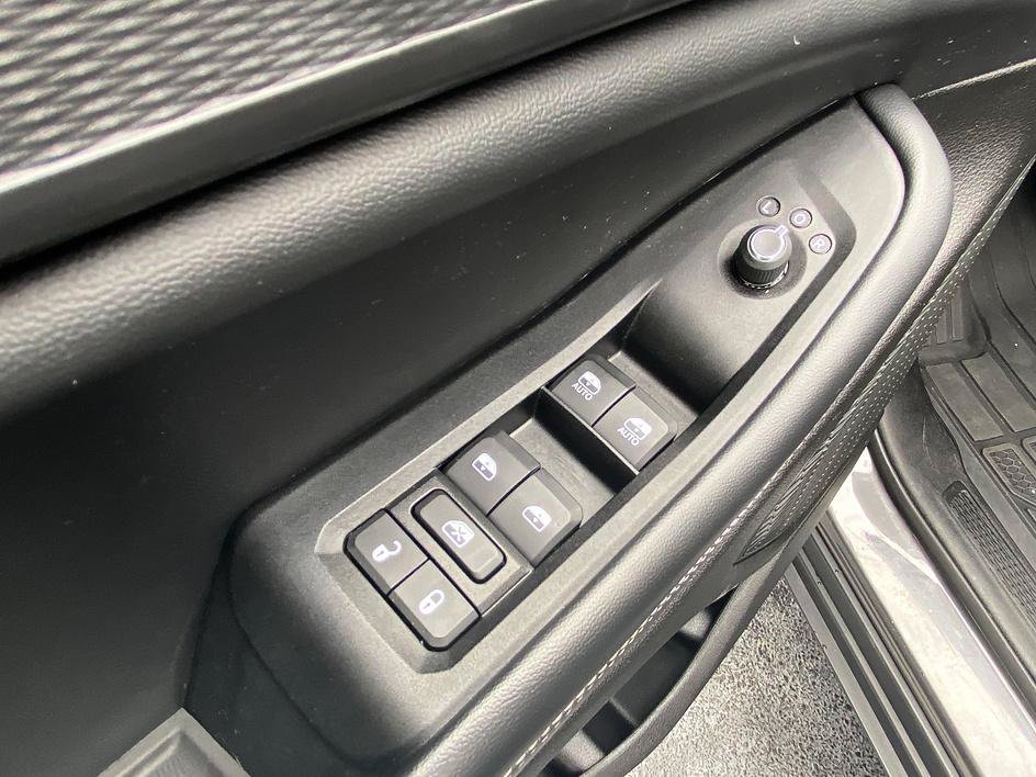 Used 2024 Baltic Gray Metallic Clearcoat Jeep Altitude image 10