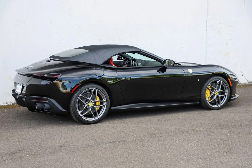 Used 2025 Nero Ferrari Spider image 23
