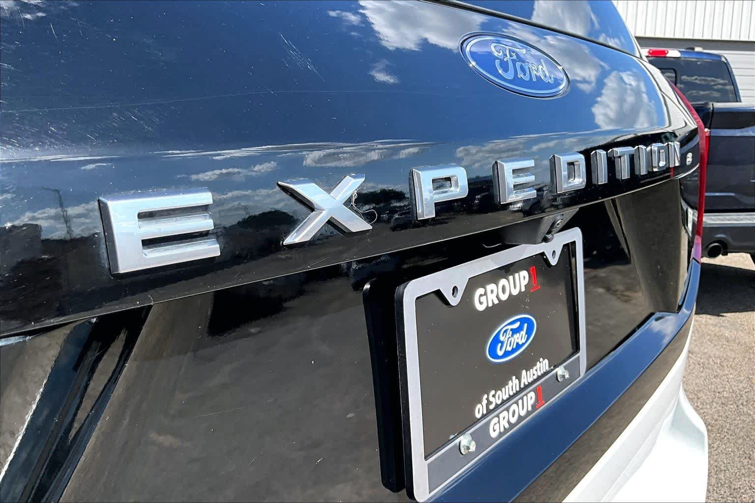 Used 2025 Oxford White Ford Active image 9