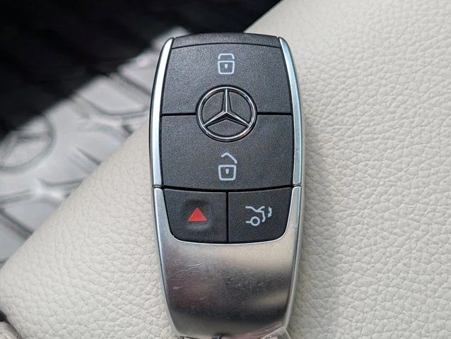 Used 2021  Mercedes-Benz GLB 250 image 32