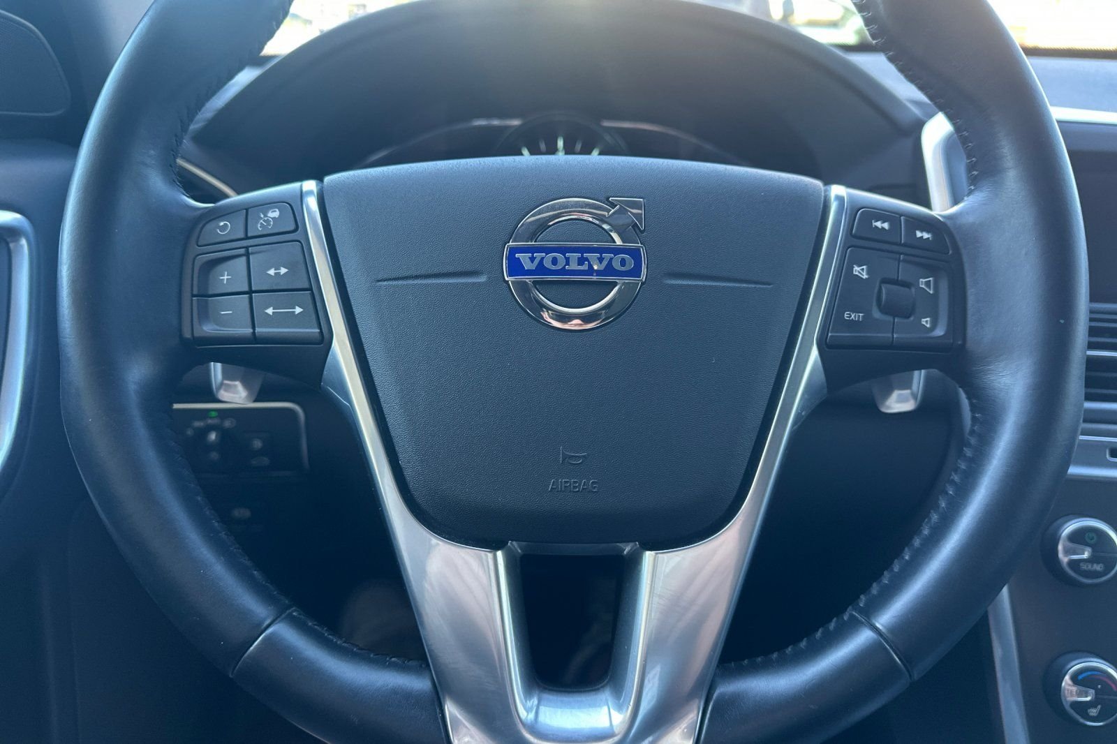 Used 2014  Volvo  image 24
