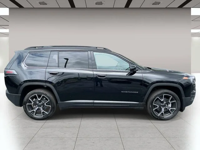 New 2026 Diamond Black Crystal Pearl-Coat Exterior Paint Jeep Overland image 2